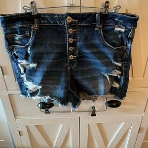 Women’s American Eagle distressed denim shorts. Size 18. Very stretchy!